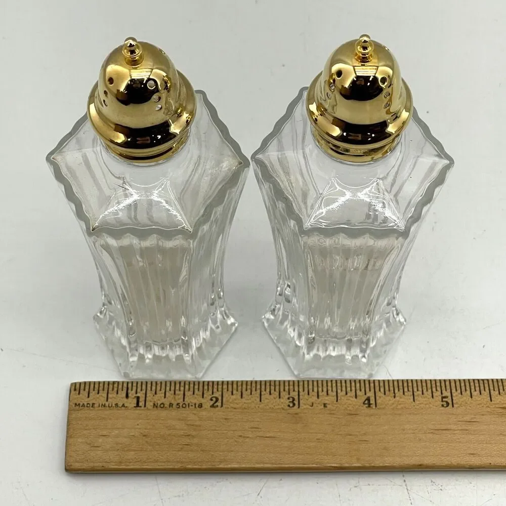 Set of 2 Salt & Pepper Shakers Ribbed Clear Glass Gold Tone Tops Kitchenware